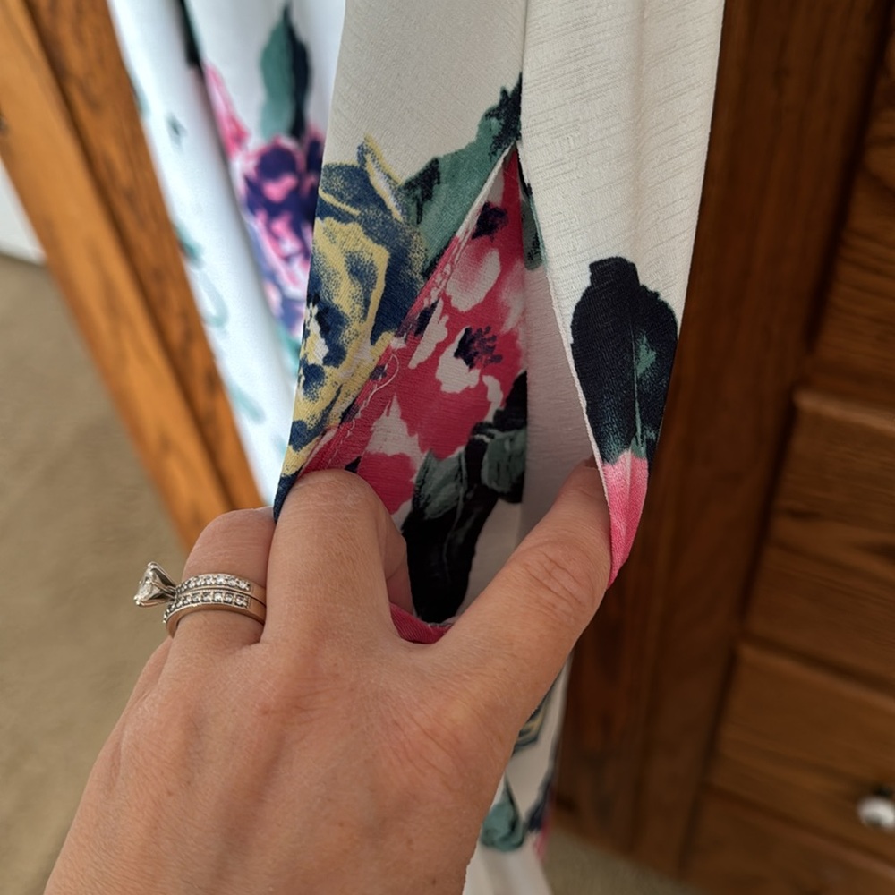 Like new maxi dress, size medium, stretchy material - Picture 4 of 5
